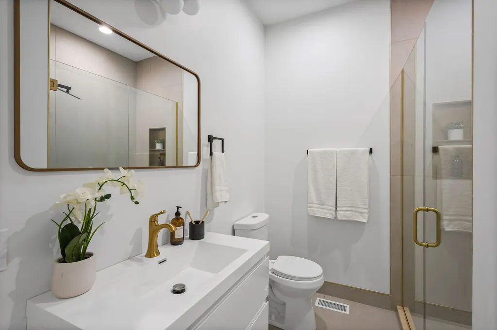 433 East 46th Place Chicago IL 60653