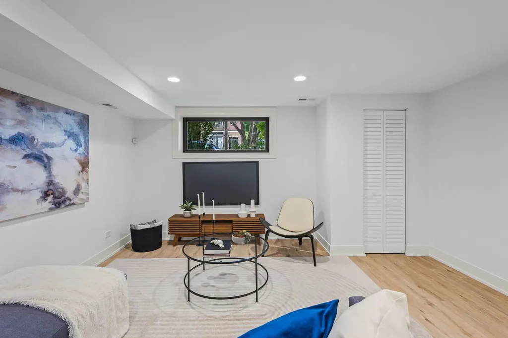 433 East 46th Place Chicago IL 60653