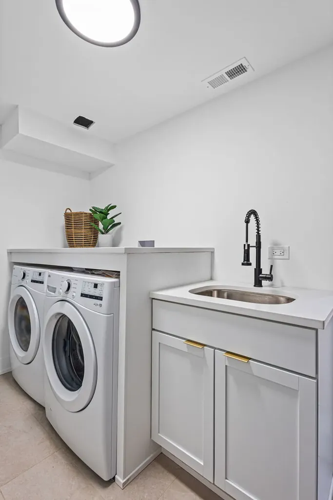 433 East 46th Place Chicago IL 60653