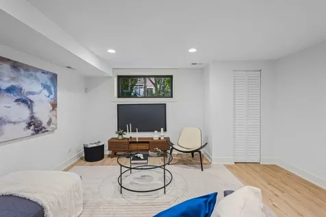 433 East 46th Place Chicago IL 60653