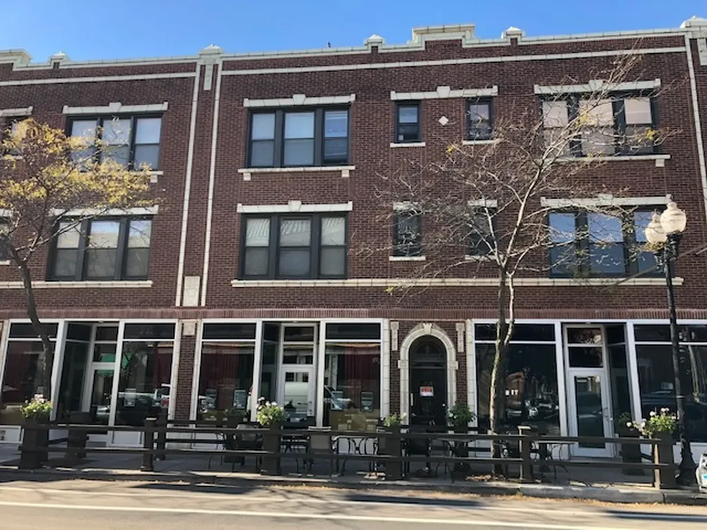 4630 North Lincoln Avenue Chicago IL 60625