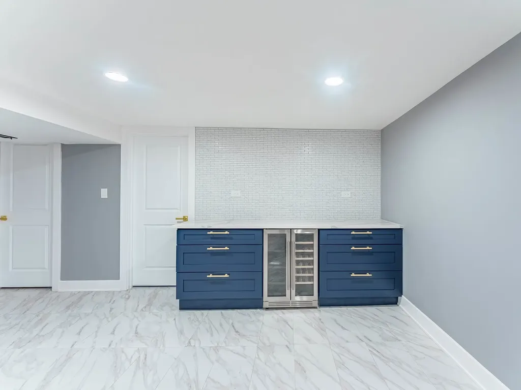 3053 West 77th Street Chicago IL 60652