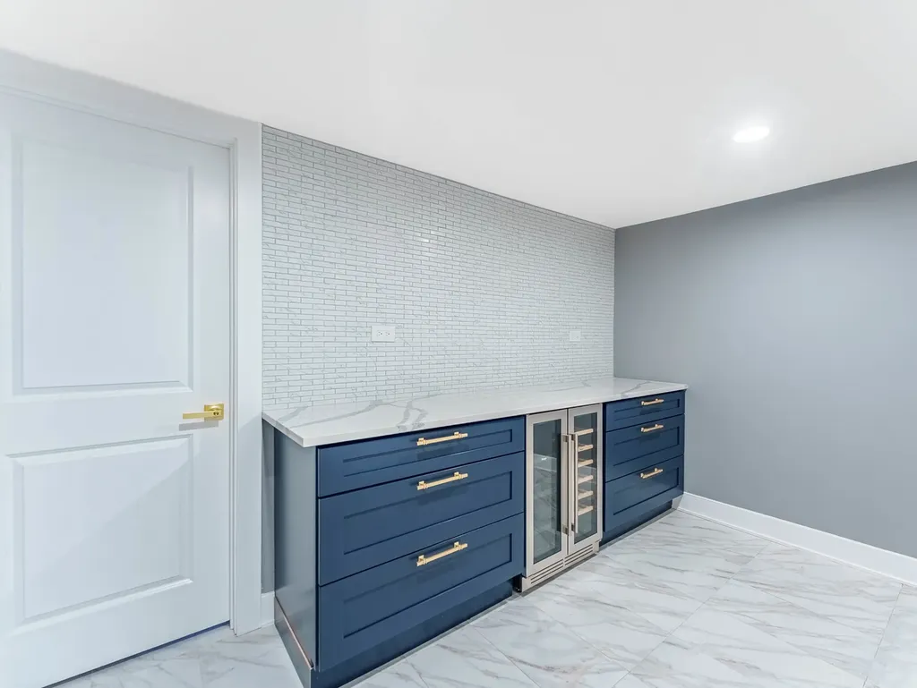 3053 West 77th Street Chicago IL 60652