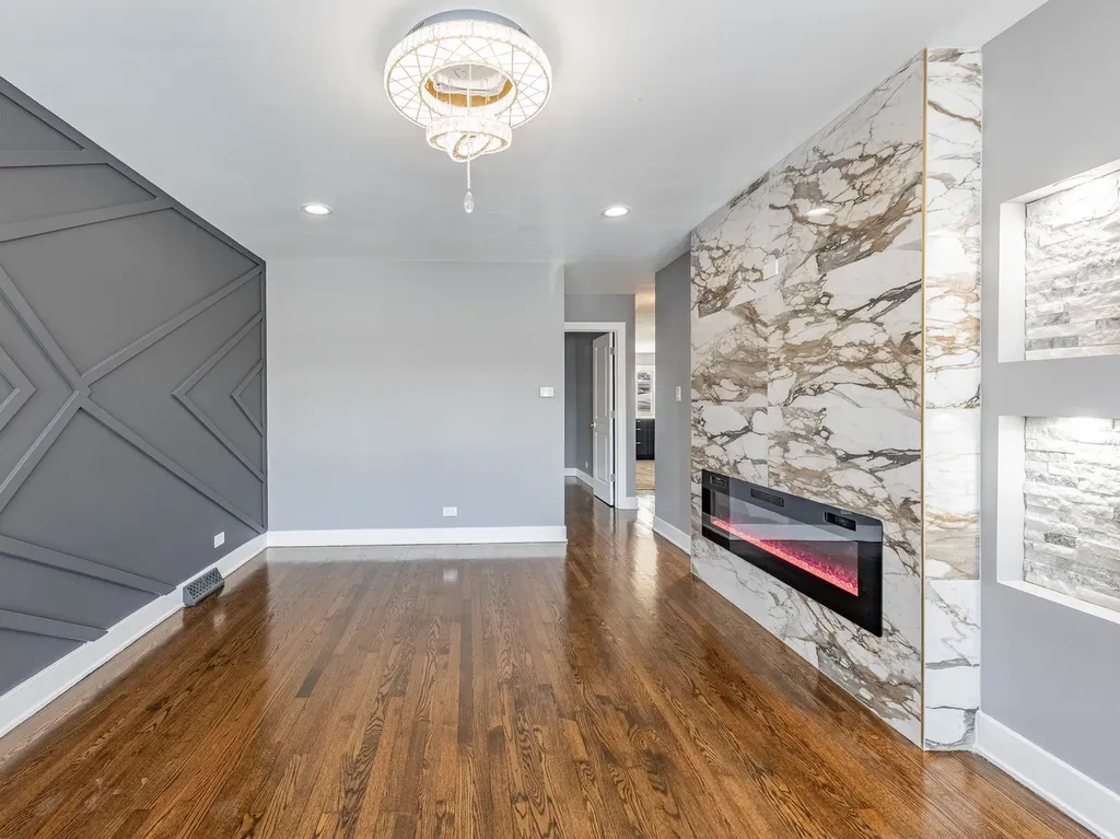 3053 West 77th Street Chicago IL 60652