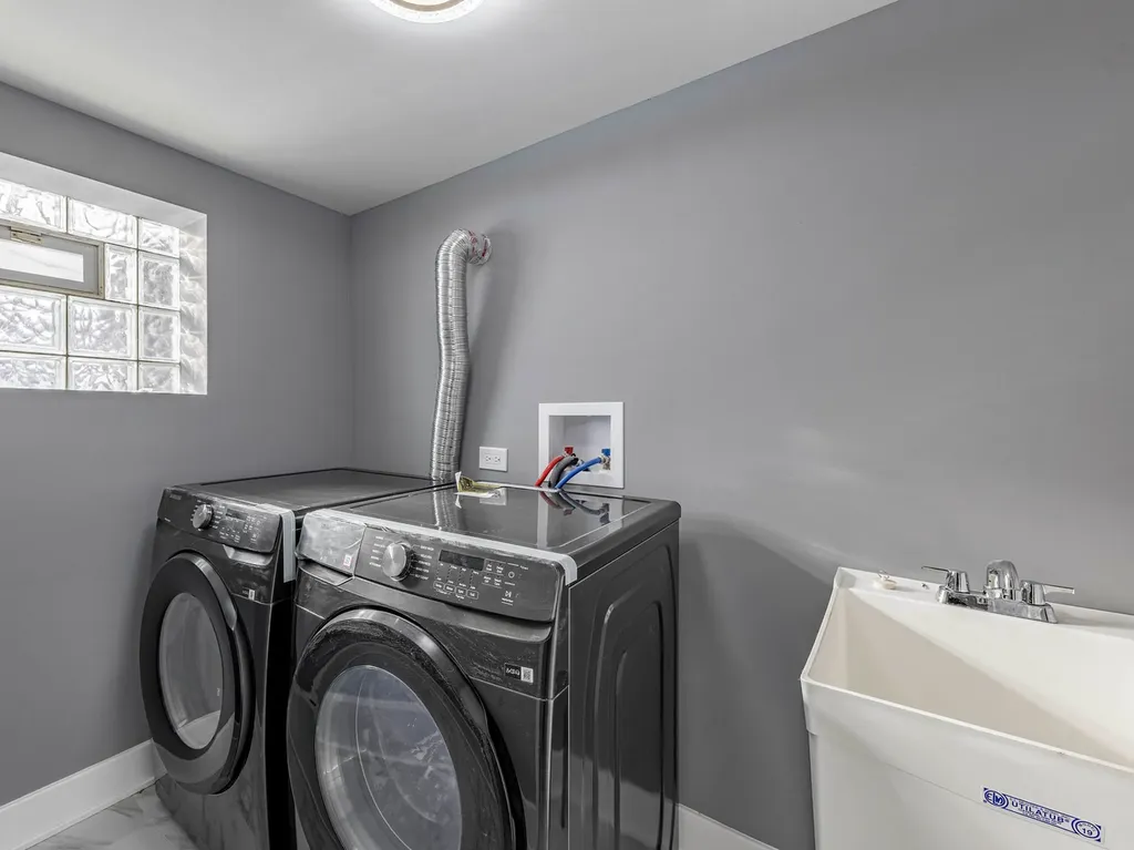 3053 West 77th Street Chicago IL 60652