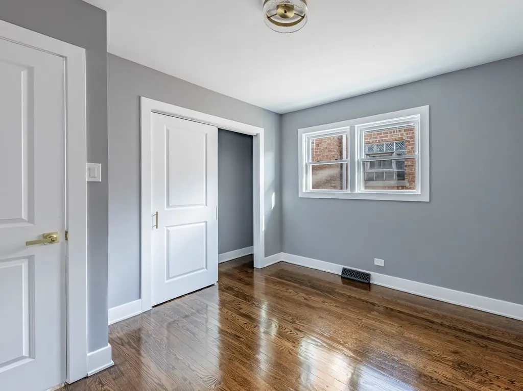 3053 West 77th Street Chicago IL 60652