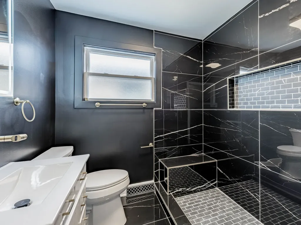 3053 West 77th Street Chicago IL 60652