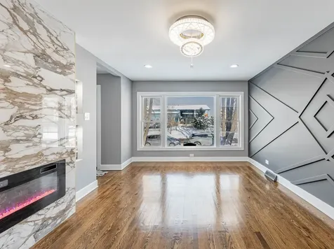 3053 West 77th Street Chicago IL 60652