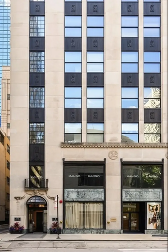 118 East Erie Street Chicago IL 60611