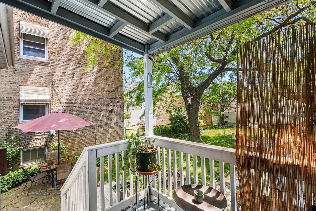 4949 West Winona Street Chicago IL 60630