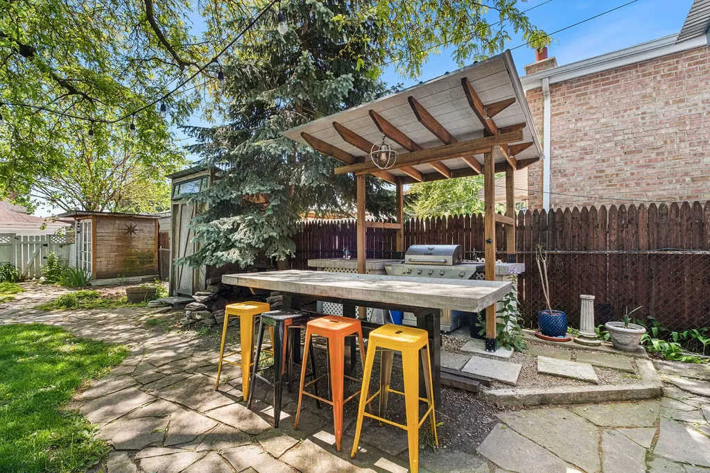 4949 West Winona Street Chicago IL 60630