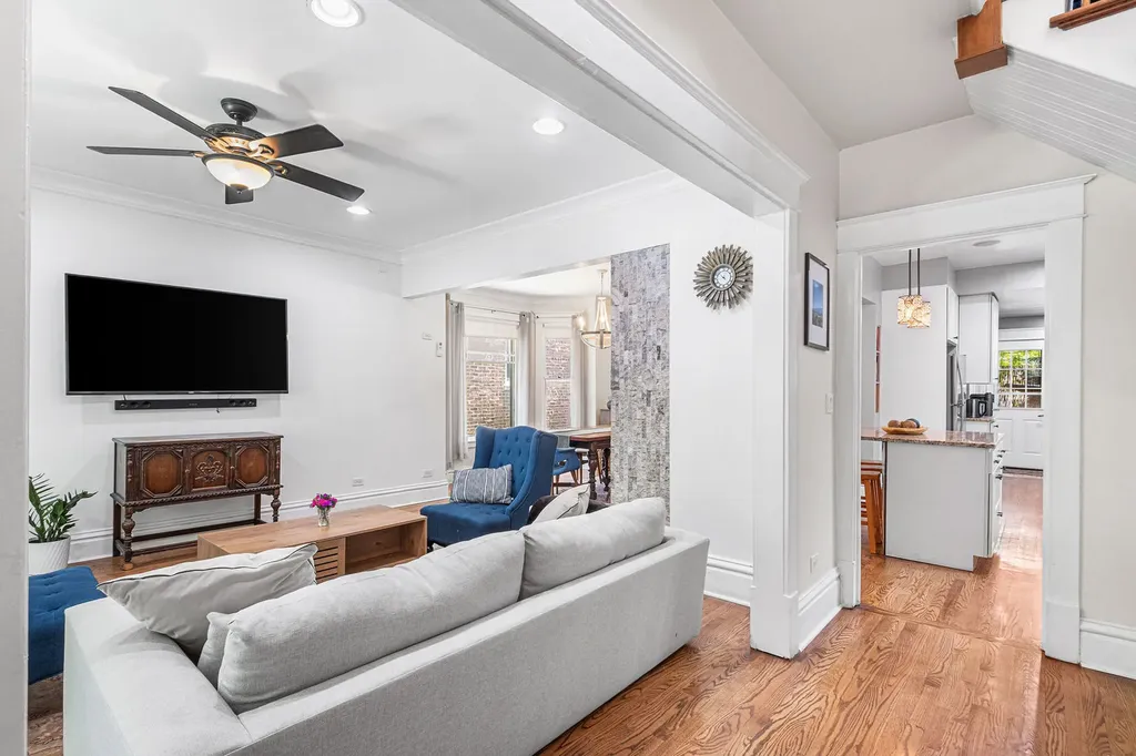 4949 West Winona Street Chicago IL 60630