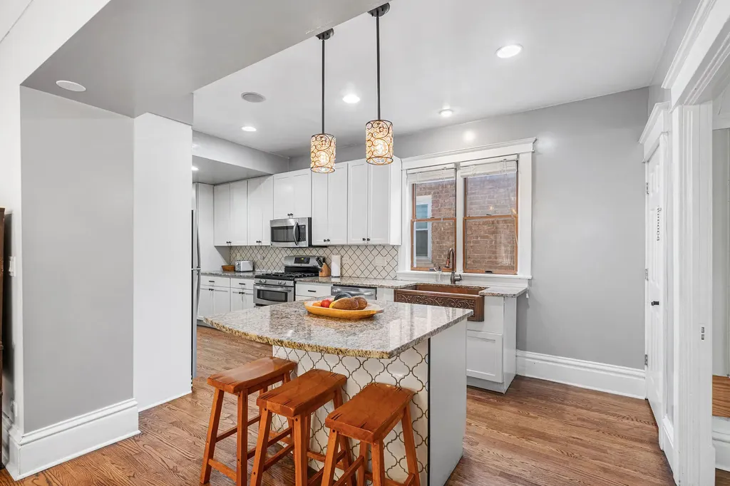 4949 West Winona Street Chicago IL 60630