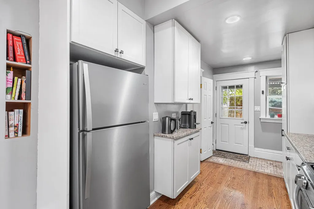 4949 West Winona Street Chicago IL 60630