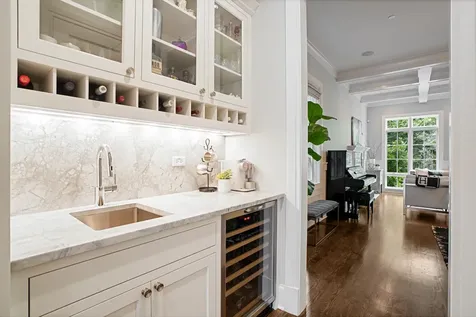 3514 North Leavitt Street Chicago IL 60618