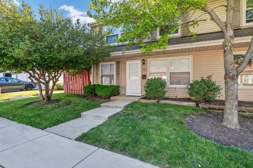 1796 Queensbury Circle Hoffman Estates IL 60169