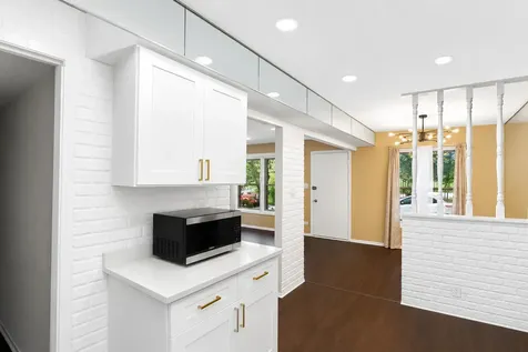 1796 Queensbury Circle Hoffman Estates IL 60169
