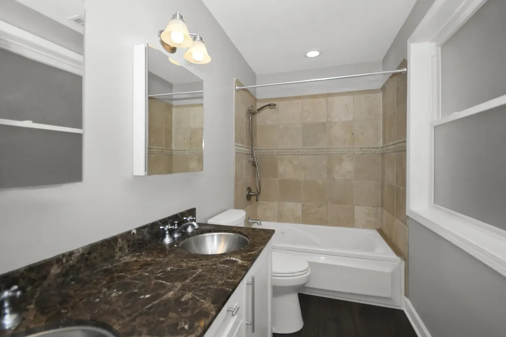 2840 North Damen Avenue Chicago IL 60618