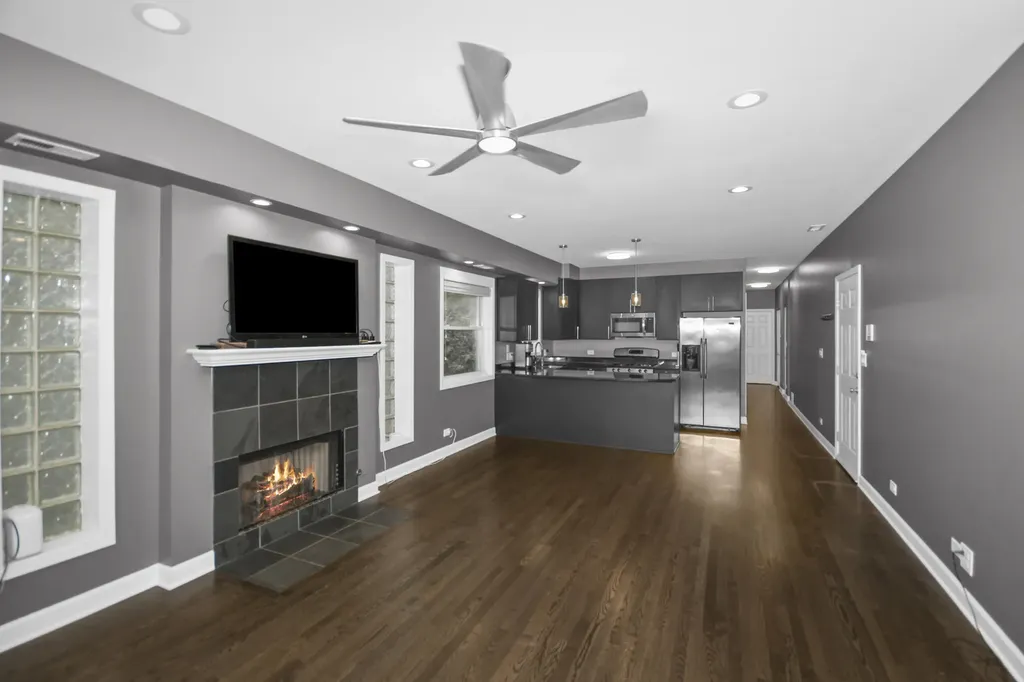 2840 North Damen Avenue Chicago IL 60618