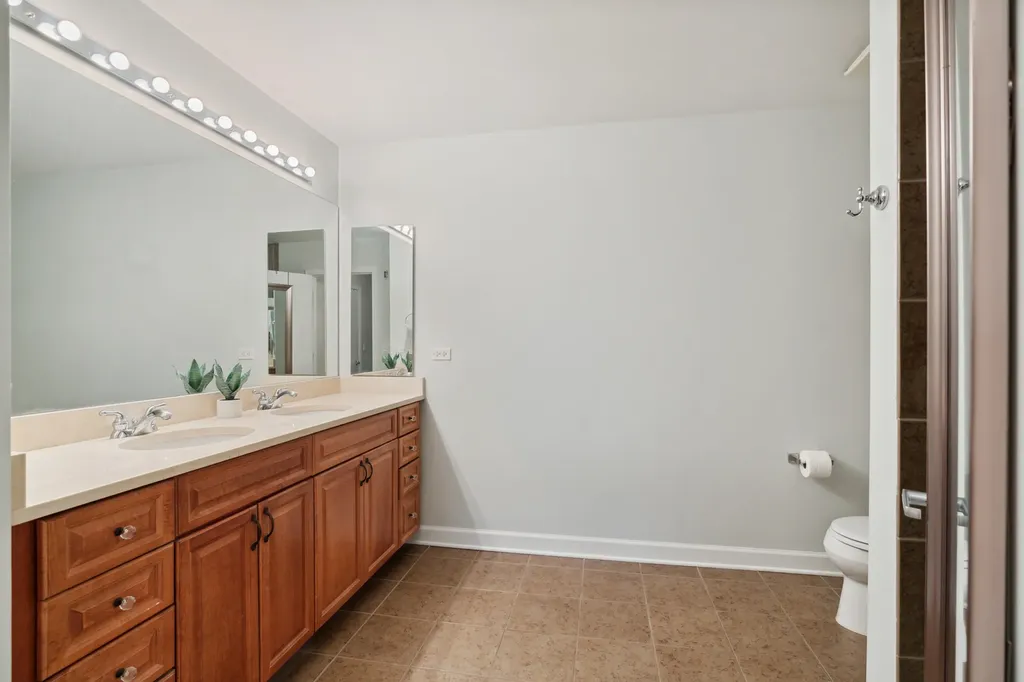845 North Kingsbury Street Chicago IL 60610