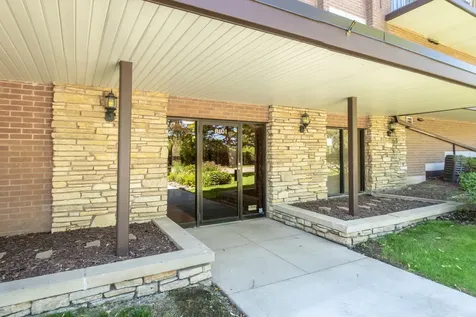 8101 West Courte Drive Niles IL 60714