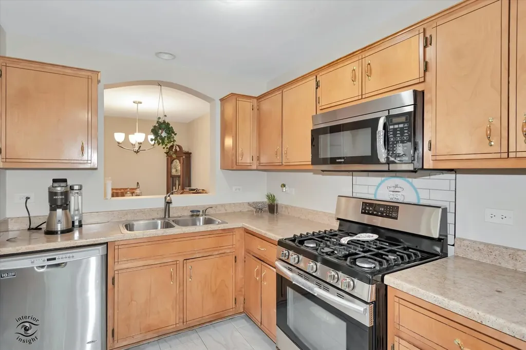 9723 Hillcrest Circle Orland Park IL 60467