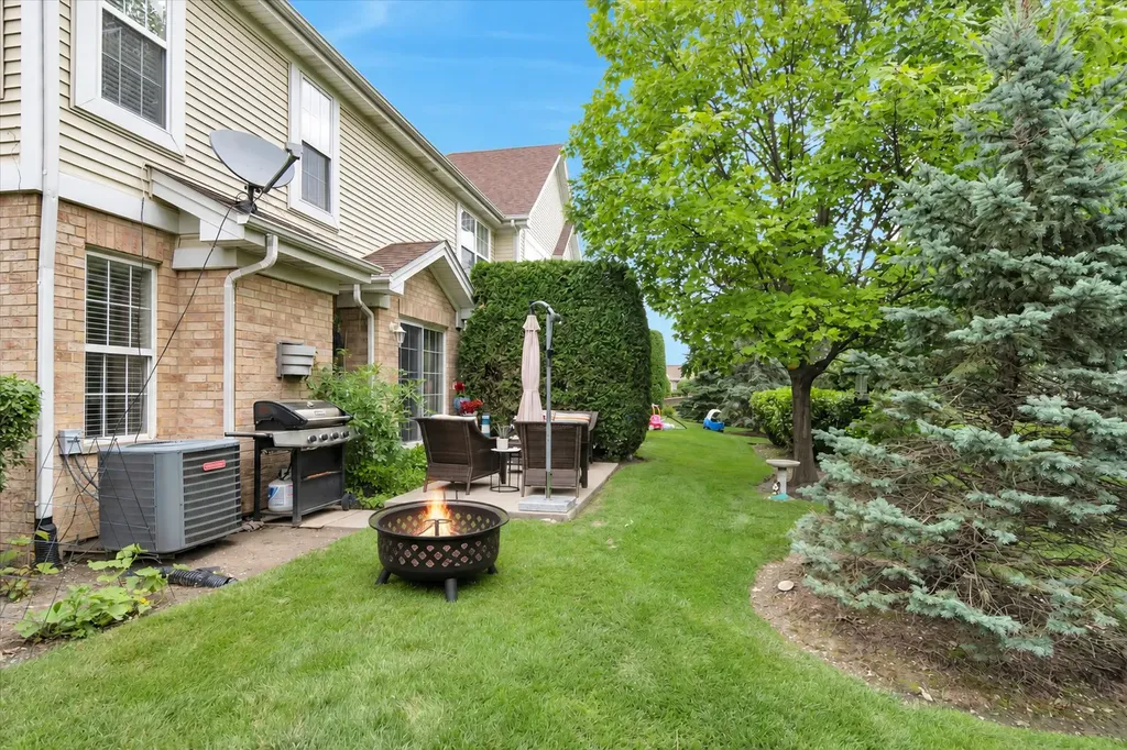 9723 Hillcrest Circle Orland Park IL 60467