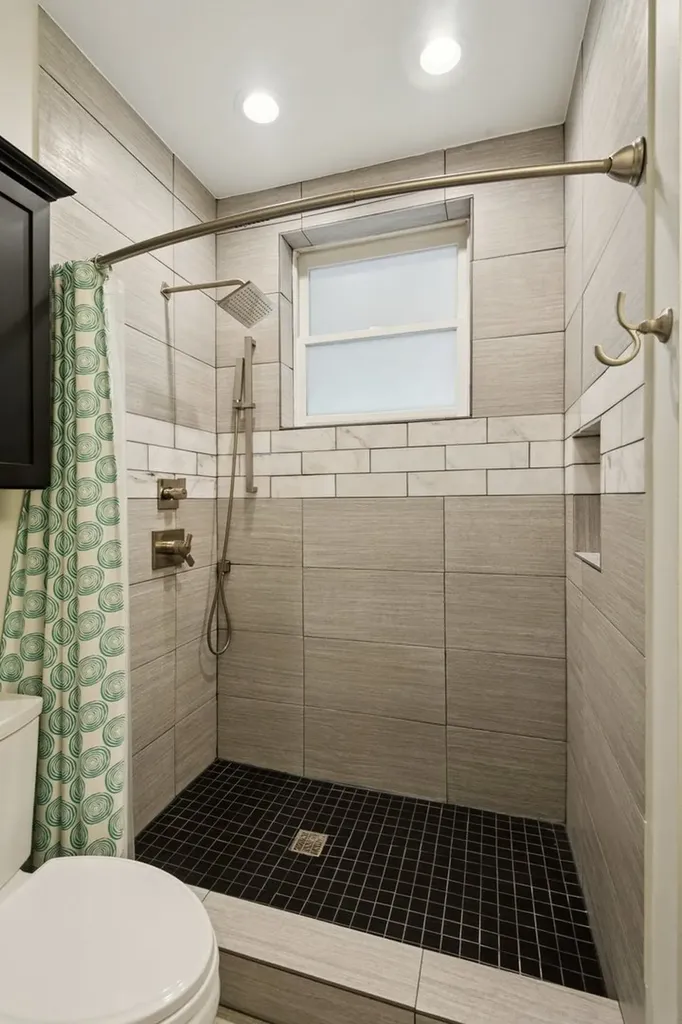 2130 West Le Moyne Street Chicago IL 60622