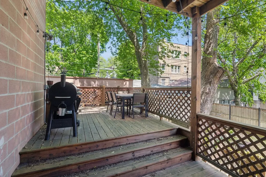 2130 West Le Moyne Street Chicago IL 60622