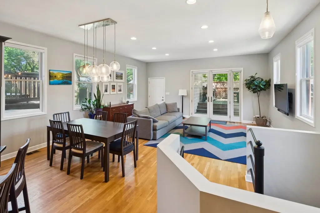 2130 West Le Moyne Street Chicago IL 60622