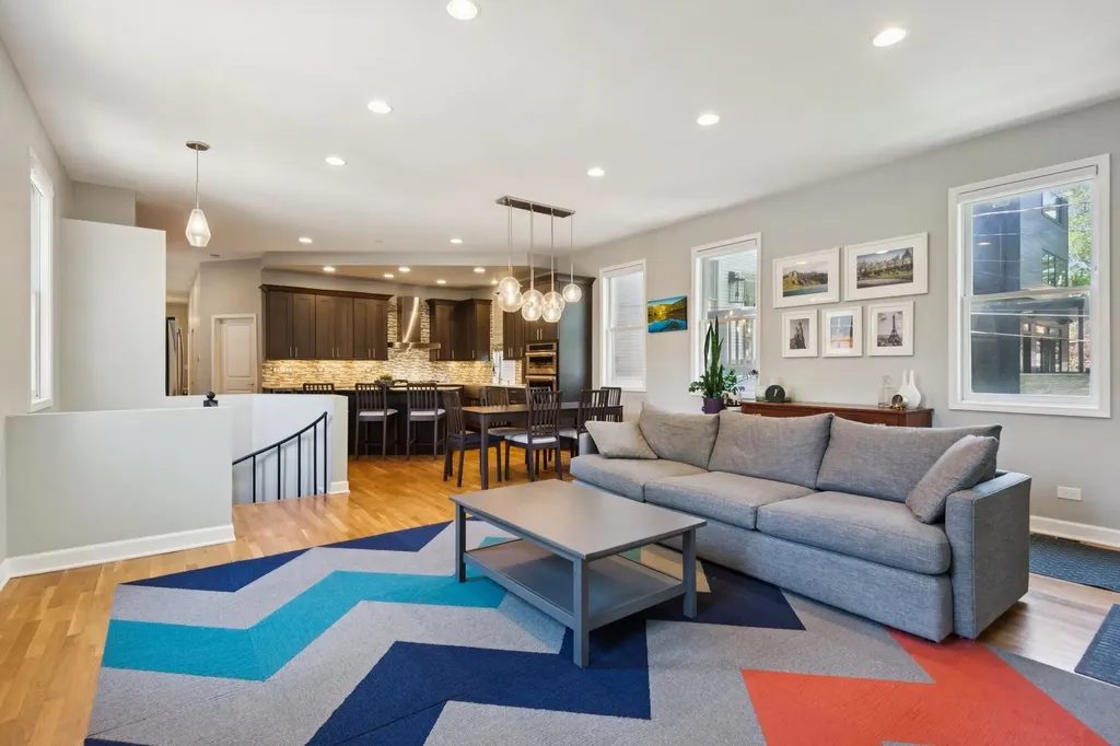 2130 West Le Moyne Street Chicago IL 60622