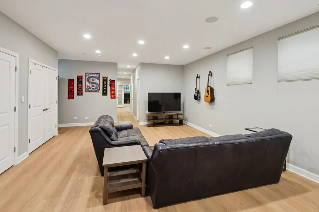 2130 West Le Moyne Street Chicago IL 60622