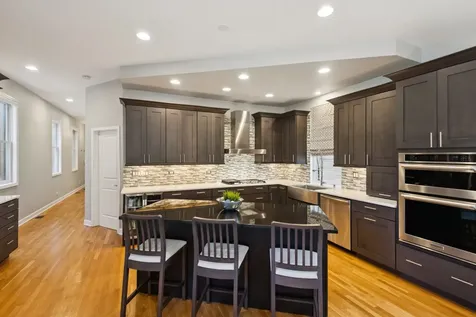 2130 West Le Moyne Street Chicago IL 60622