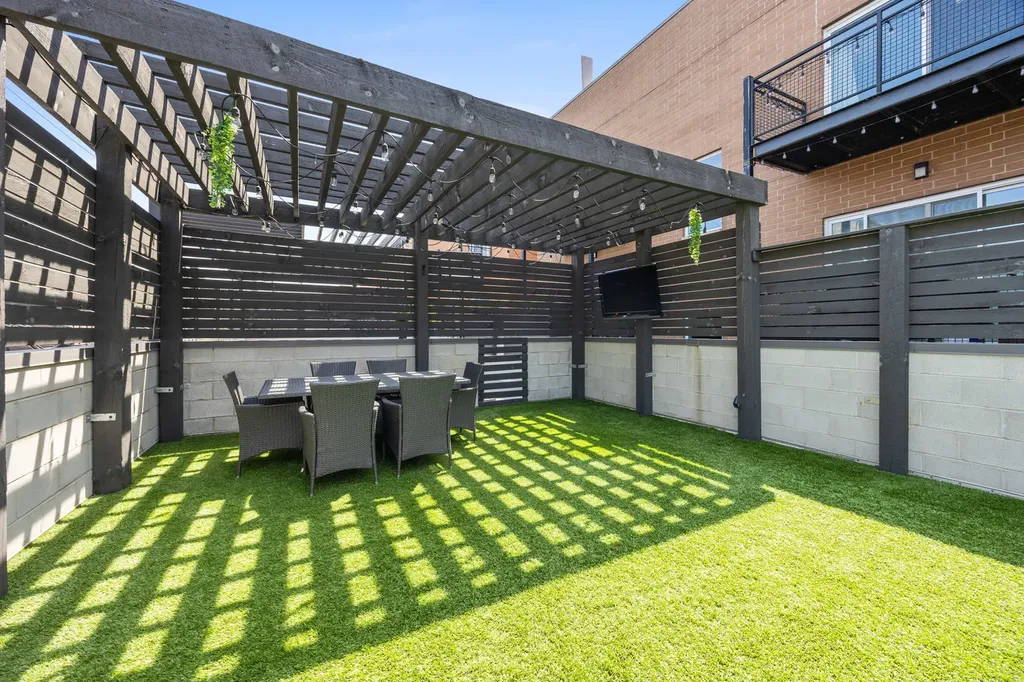 2743 North Ashland Avenue Chicago IL 60614