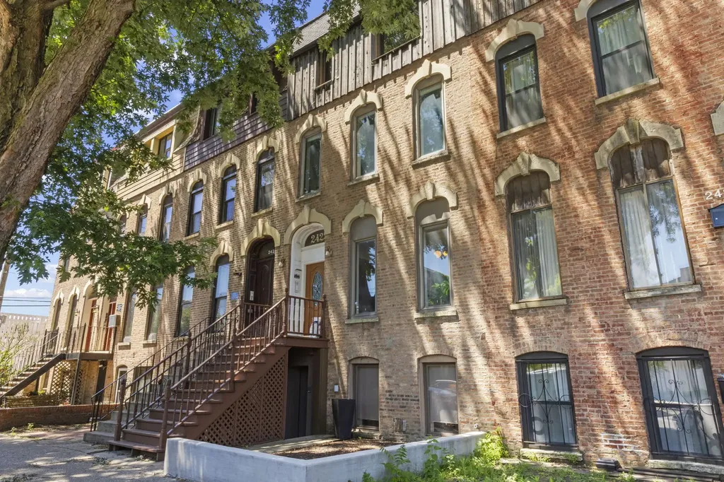 2422 North Seminary Avenue Chicago IL 60614