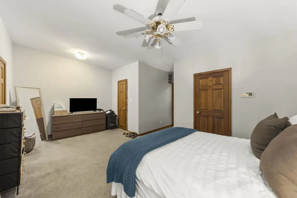 2422 North Seminary Avenue Chicago IL 60614