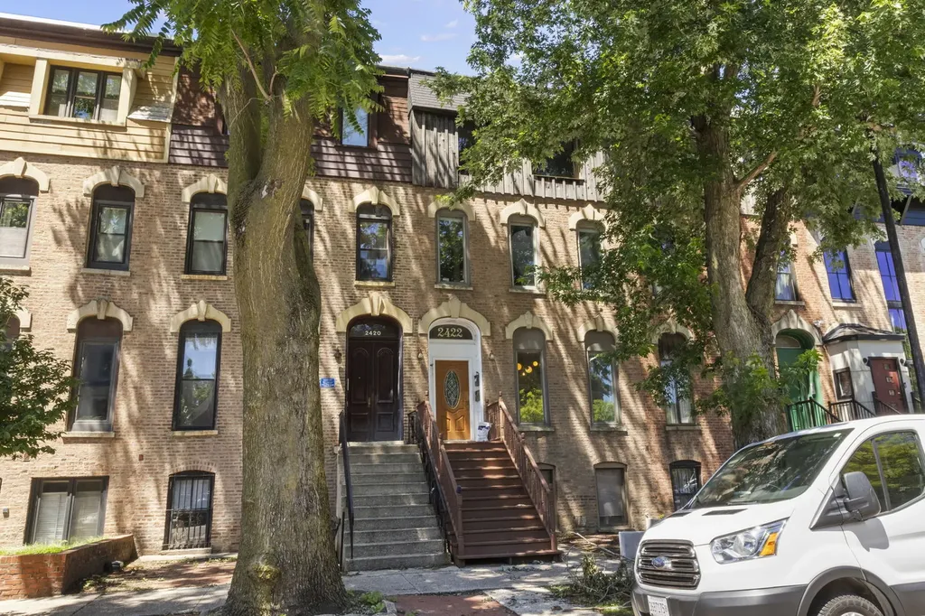 2422 North Seminary Avenue Chicago IL 60614