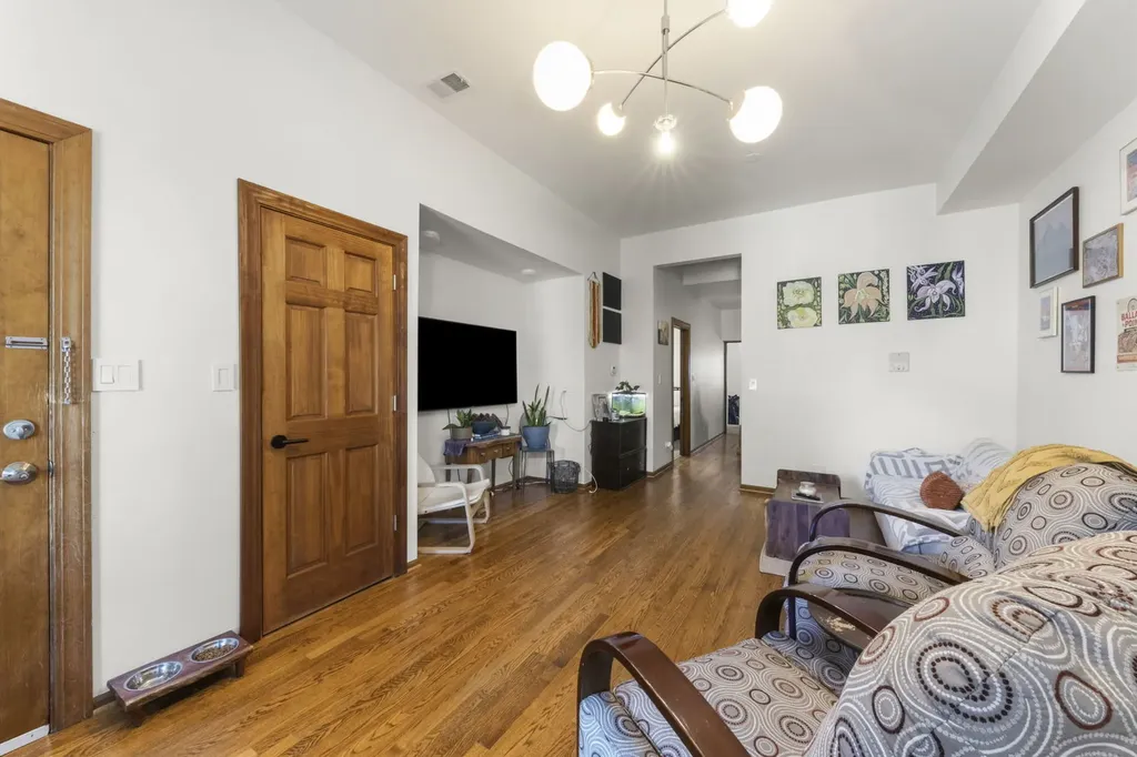 2422 North Seminary Avenue Chicago IL 60614