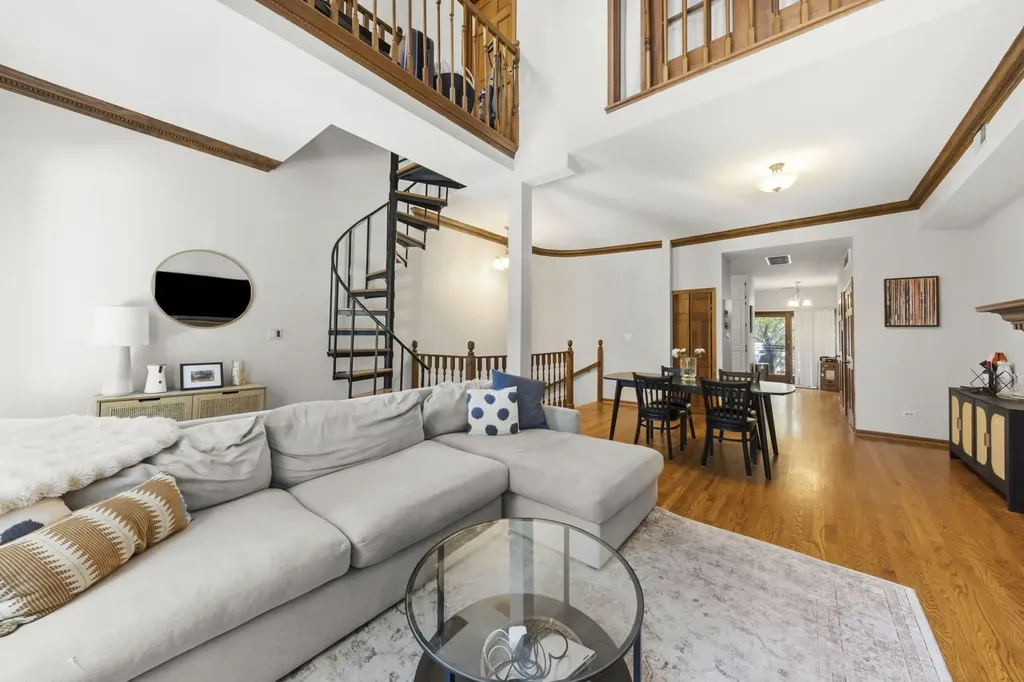 2422 North Seminary Avenue Chicago IL 60614