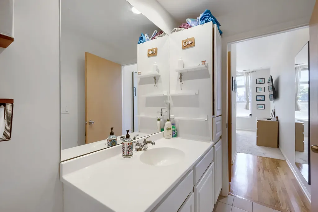 1962 West Lawrence Avenue Chicago IL 60640
