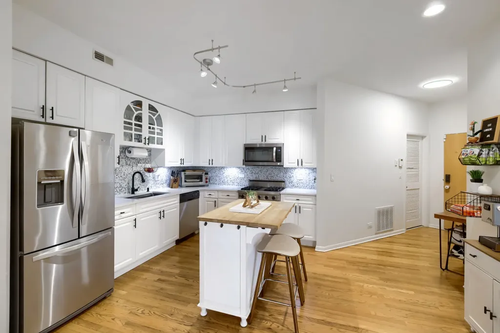 1962 West Lawrence Avenue Chicago IL 60640