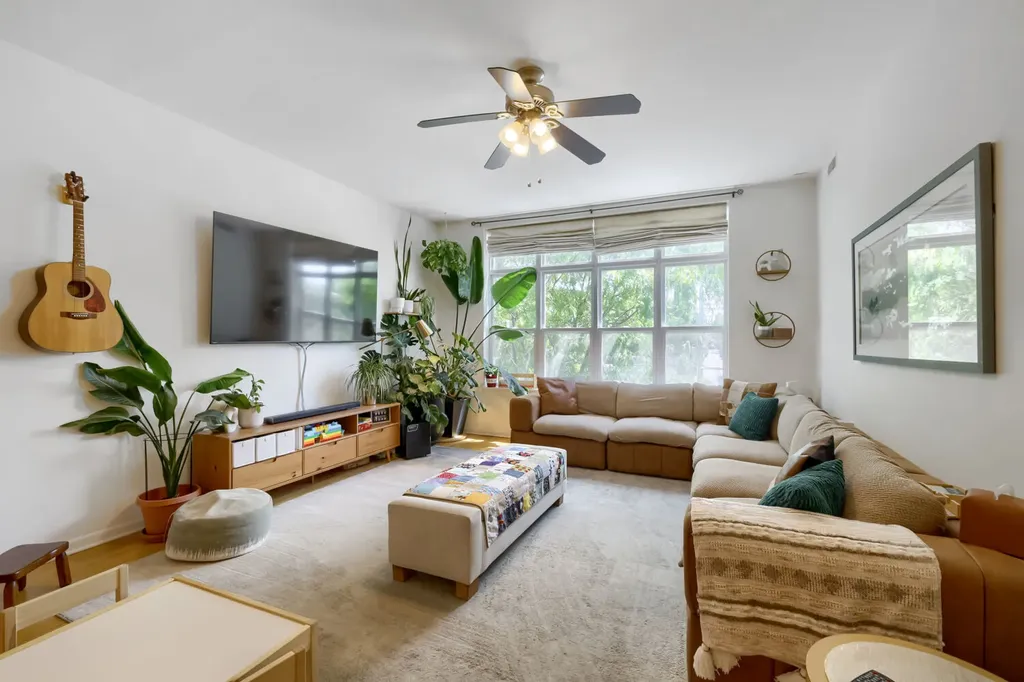 1962 West Lawrence Avenue Chicago IL 60640