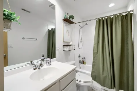 1962 West Lawrence Avenue Chicago IL 60640
