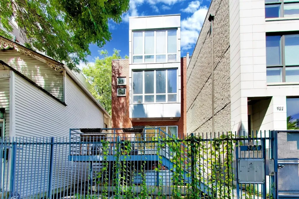 920 North Hermitage Avenue Chicago IL 60622