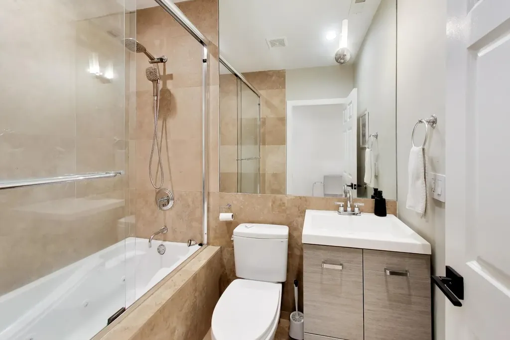 920 North Hermitage Avenue Chicago IL 60622