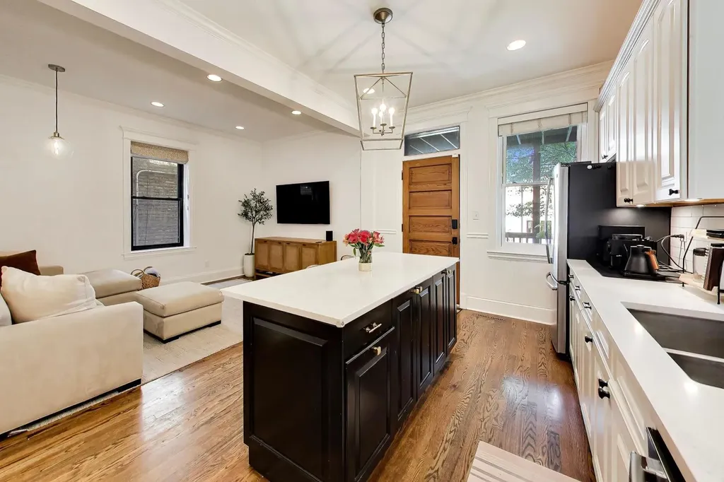 3729 North Magnolia Avenue Chicago IL 60613