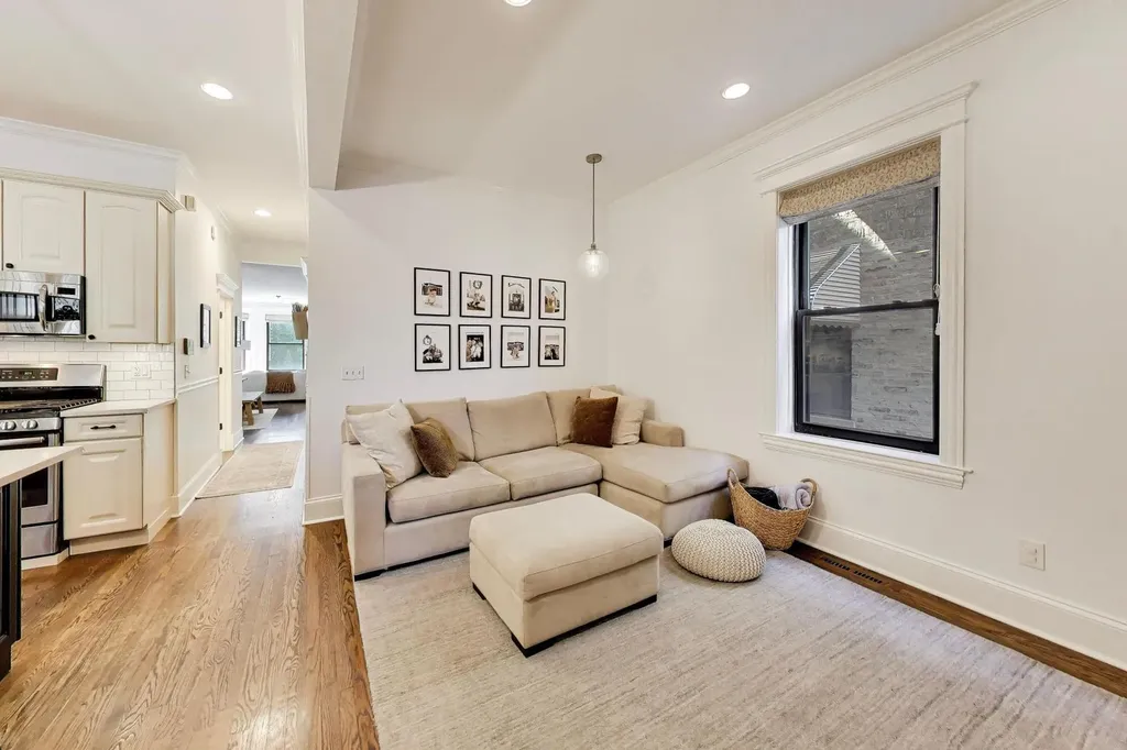3729 North Magnolia Avenue Chicago IL 60613