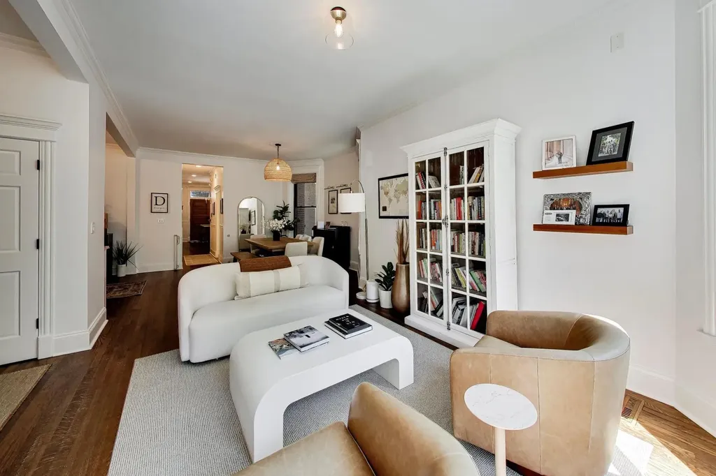 3729 North Magnolia Avenue Chicago IL 60613