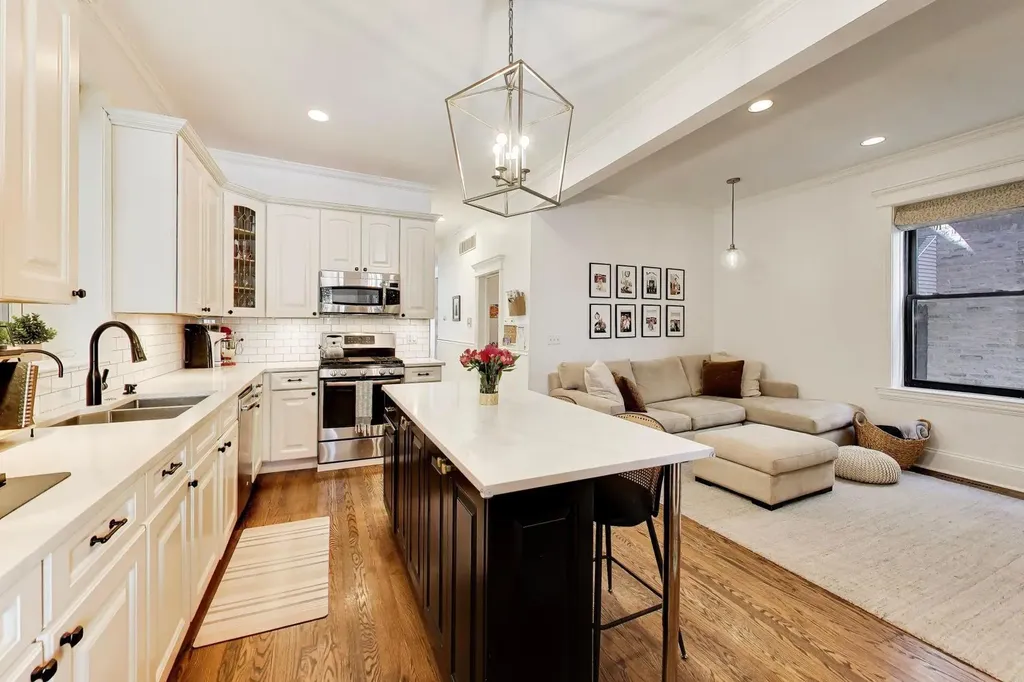 3729 North Magnolia Avenue Chicago IL 60613