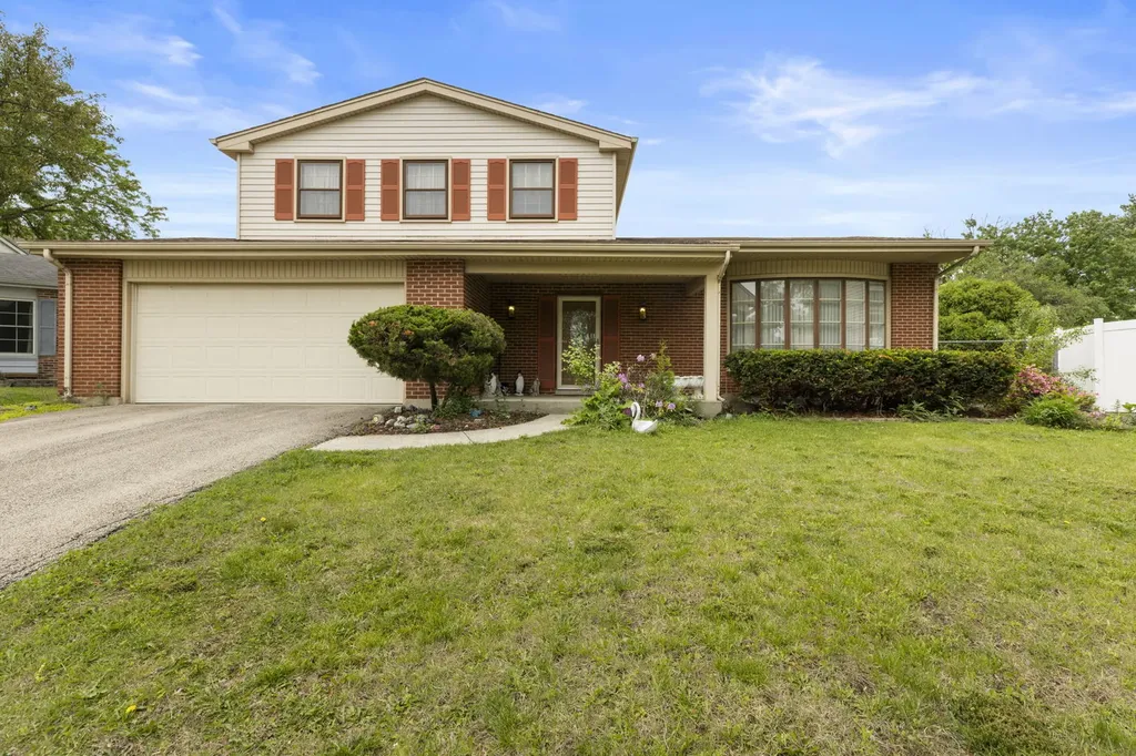 762 Oakwood Drive Westmont IL 60559